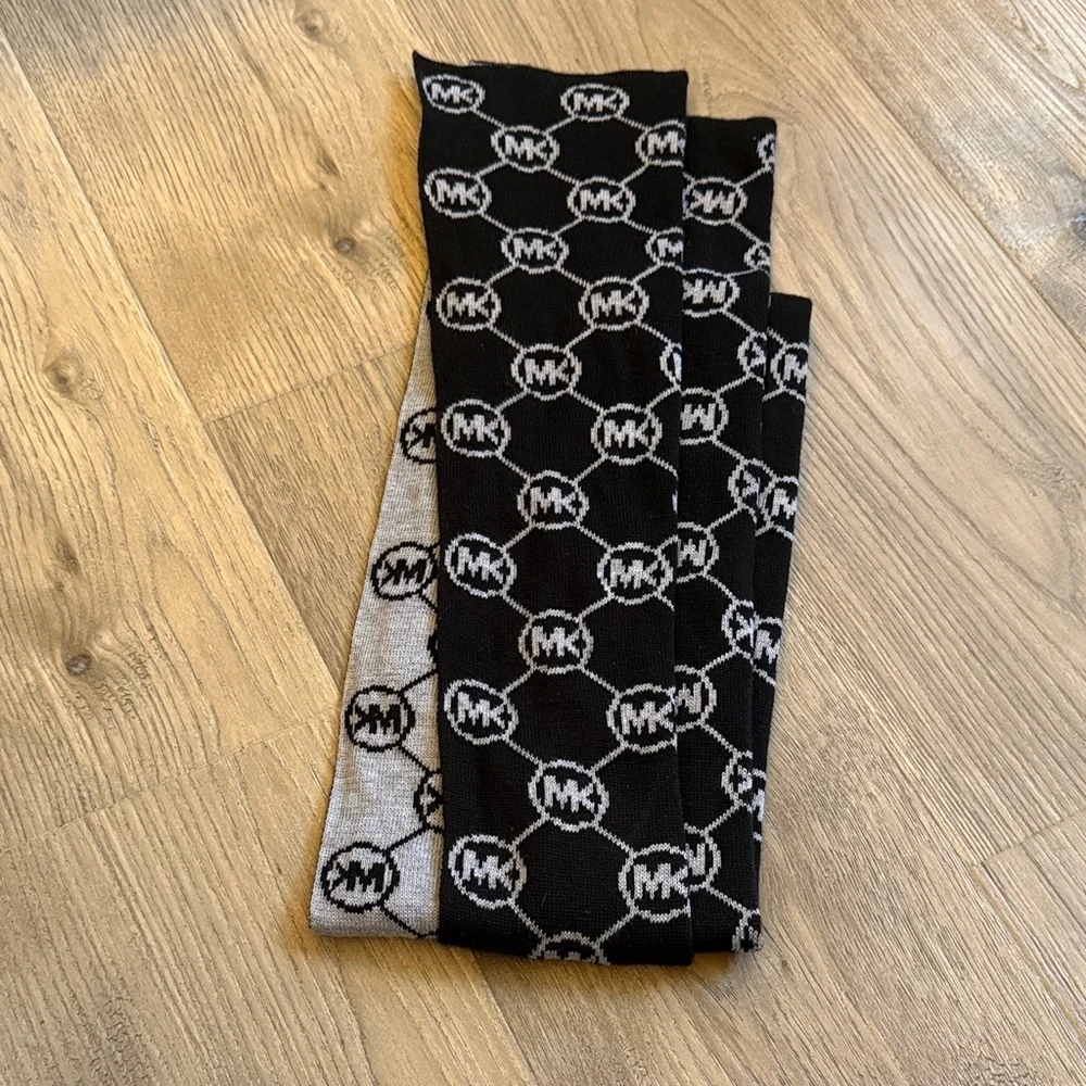 Michael Kors Black and Gray Patterned Scarf